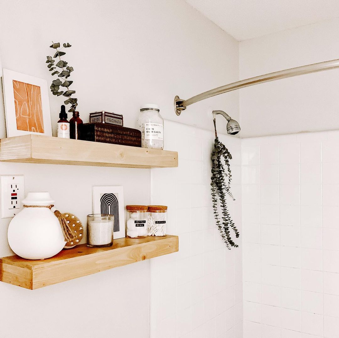 étagères de salle de bain