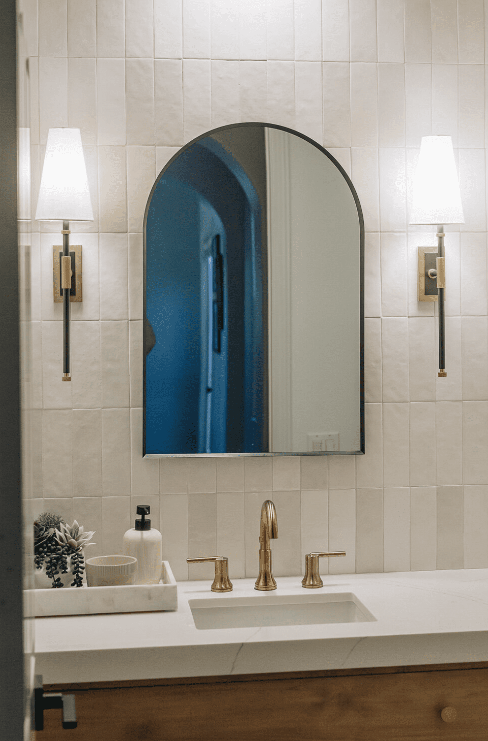 idées de salles de bains neutres carrelage artisanal