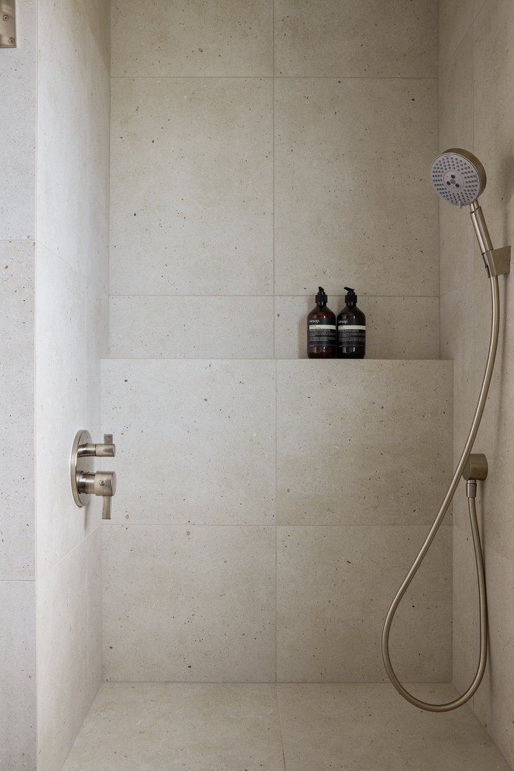 Idées de carrelage pour douche à l'italienne minimaliste