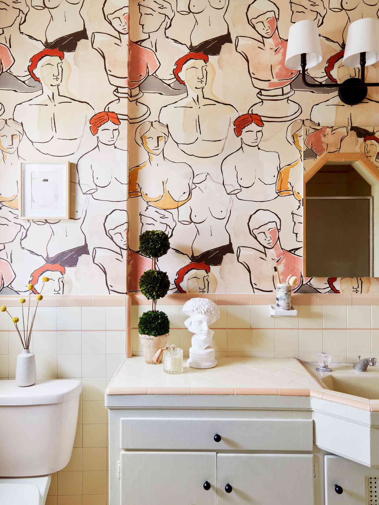 meuble-lavabo peint avec boutons noirs