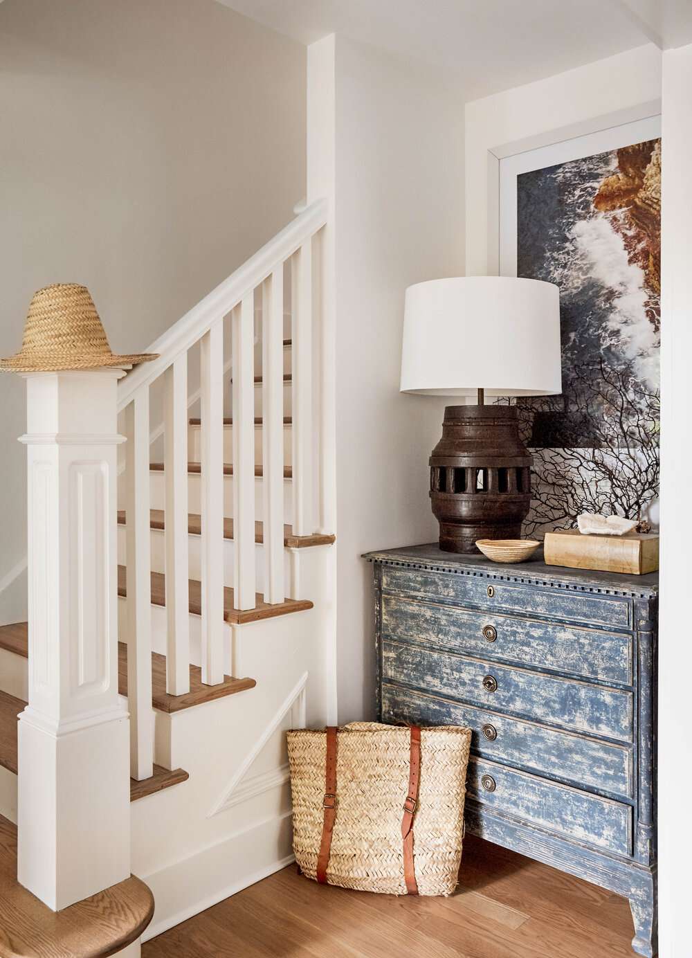 petit foyer avec commode antique