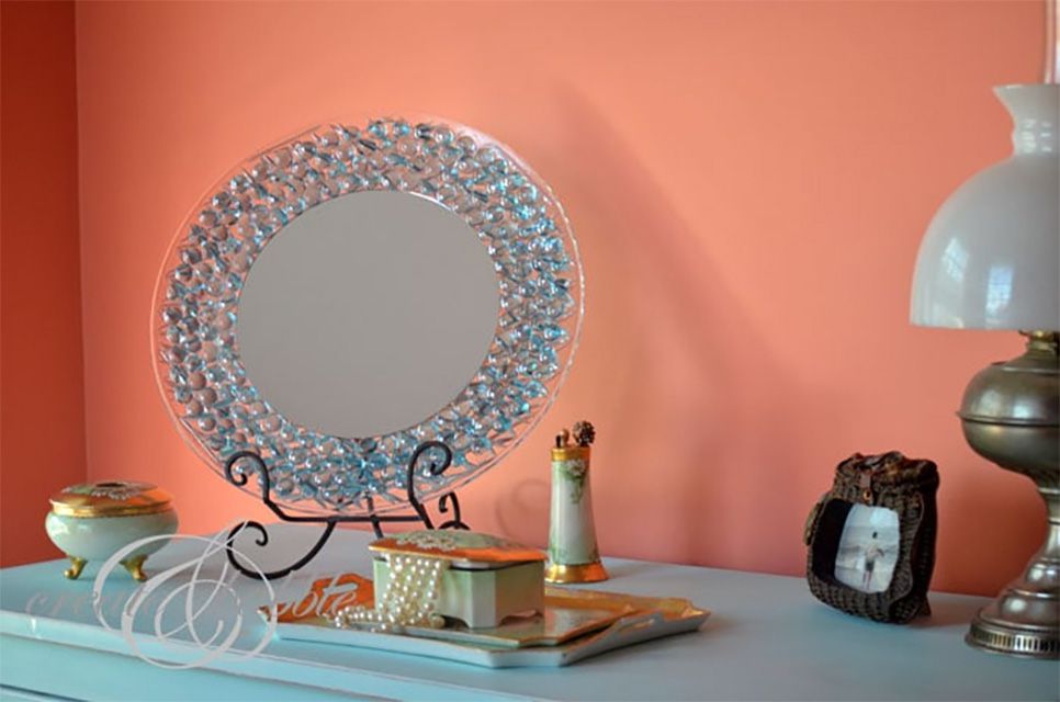 Miroir rond avec pierres précieuses bleues