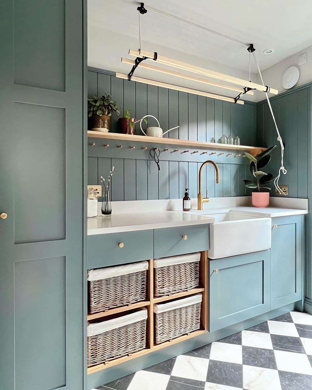 shiplap vert dans la buanderie