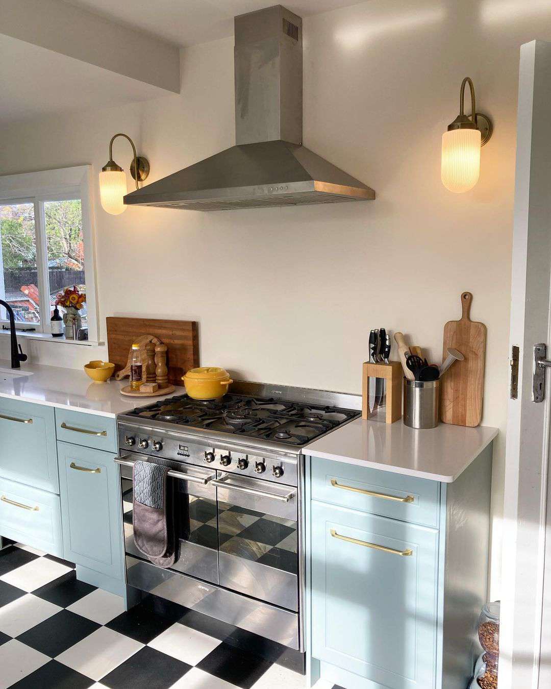 Cuisine Art déco avec luminaires muraux