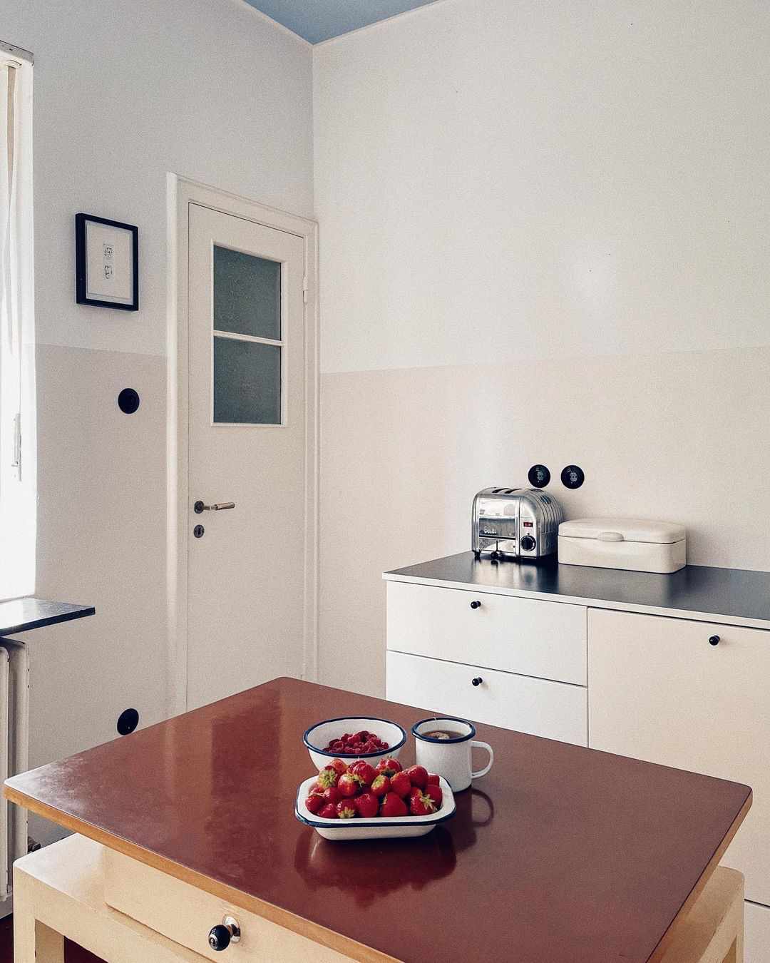 Cuisine minimale blanche Art déco années 20