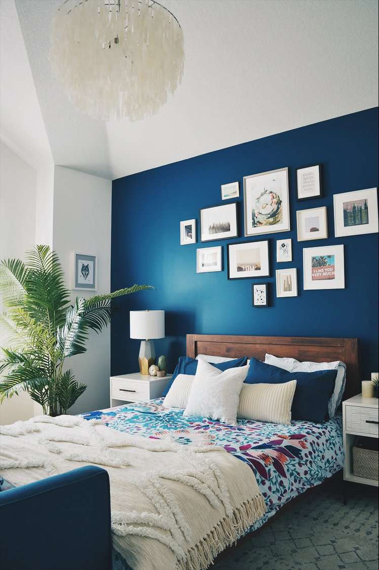 literie colorée avec coussins