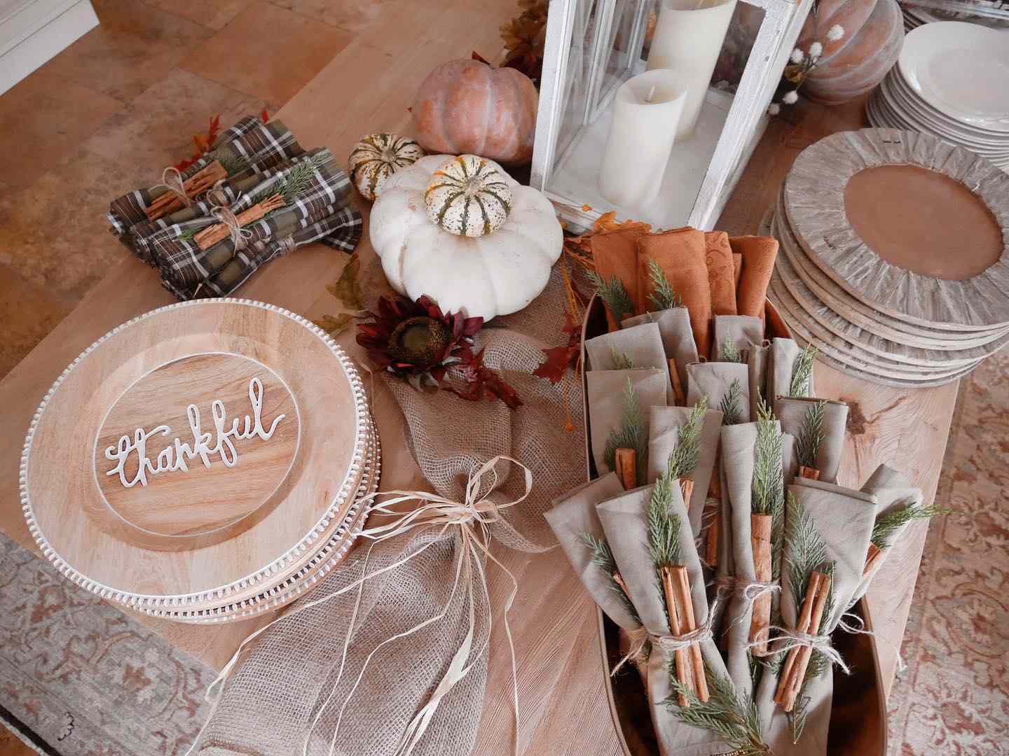 serviettes en bâton de cannelle