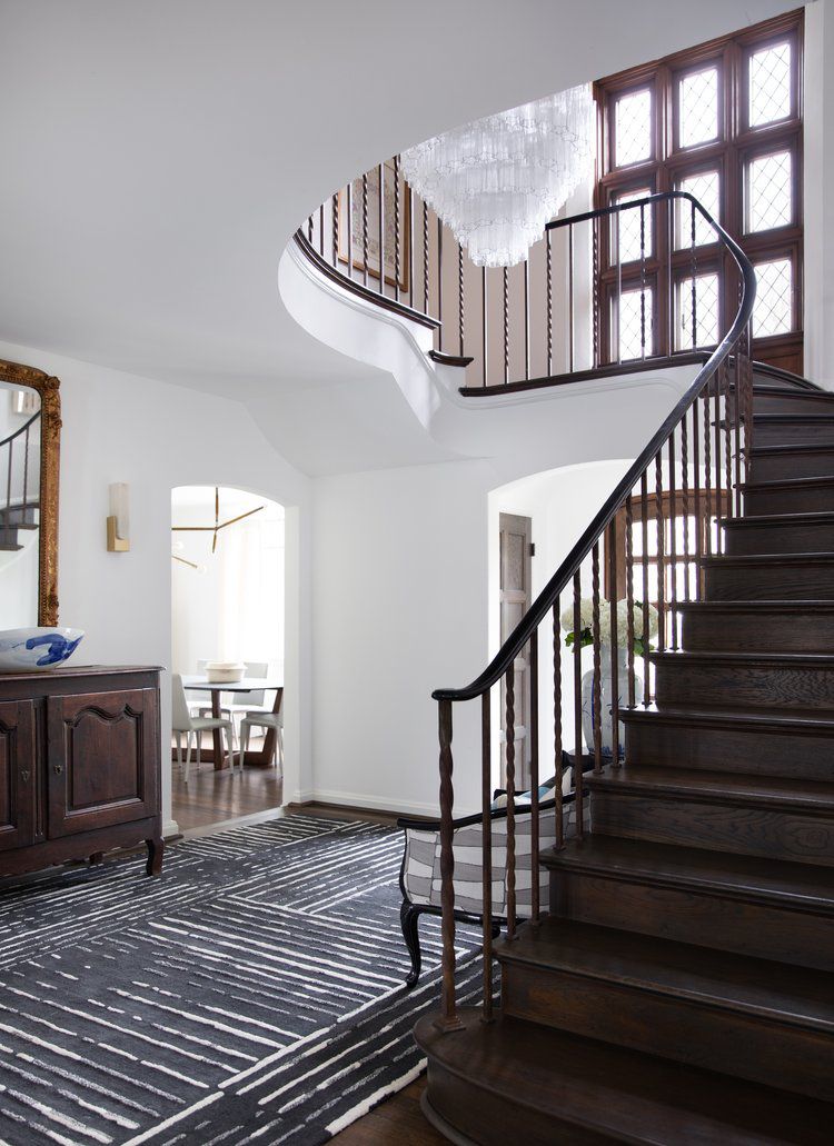 escaliers peints en noir