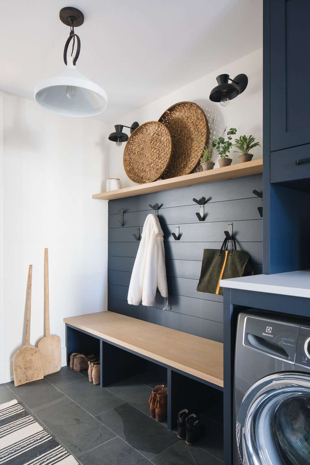 mudroom salle de lavage avec banc