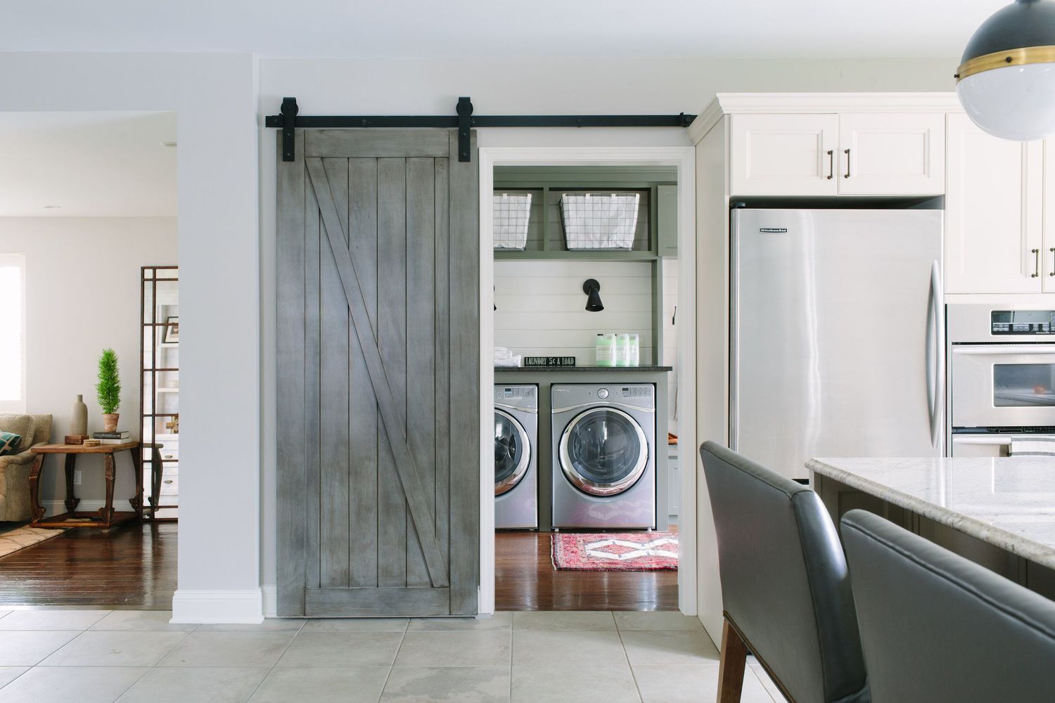 mudroom buanderie avec porte de grange