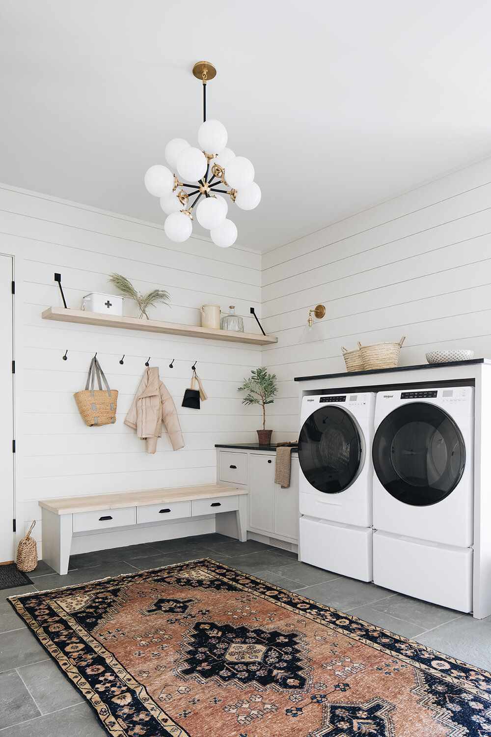 blanc shiplap mudroom buanderie