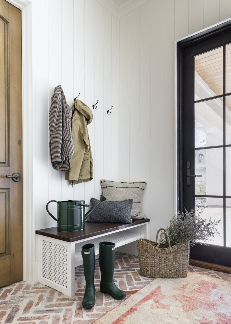 mudroom salle de lavage avec crochets muraux