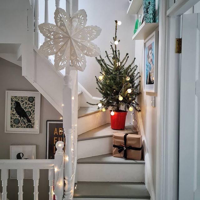 Décorations de Noël pour le couloir et l'escalier