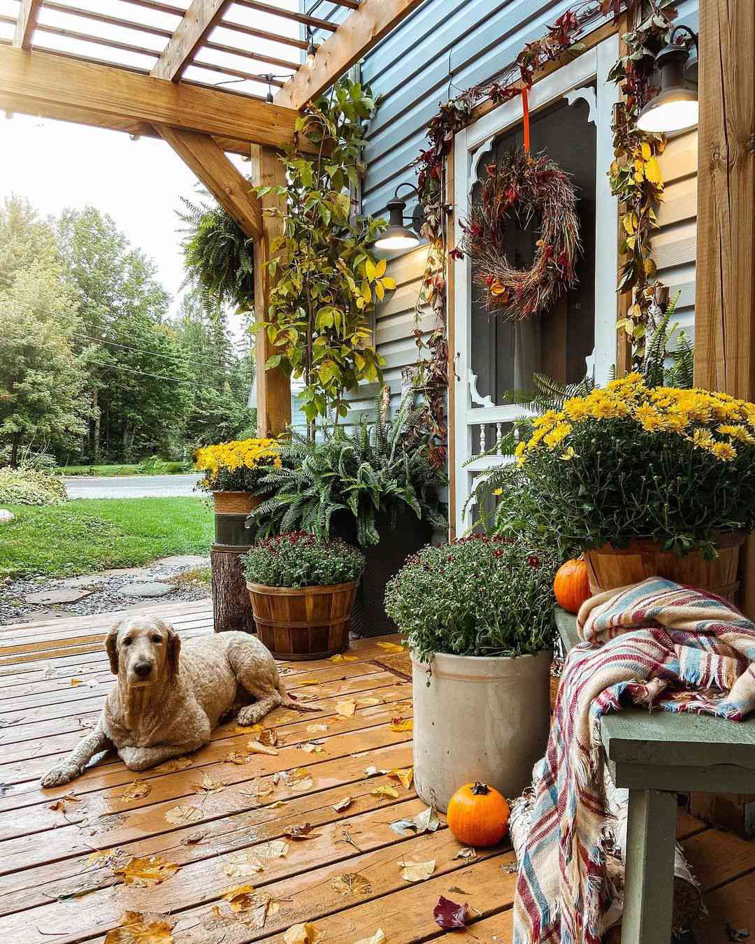 porche d'automne pluvieux