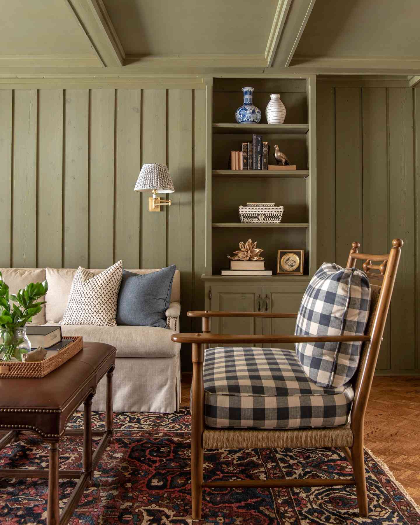 shiplap peint en vert sauge