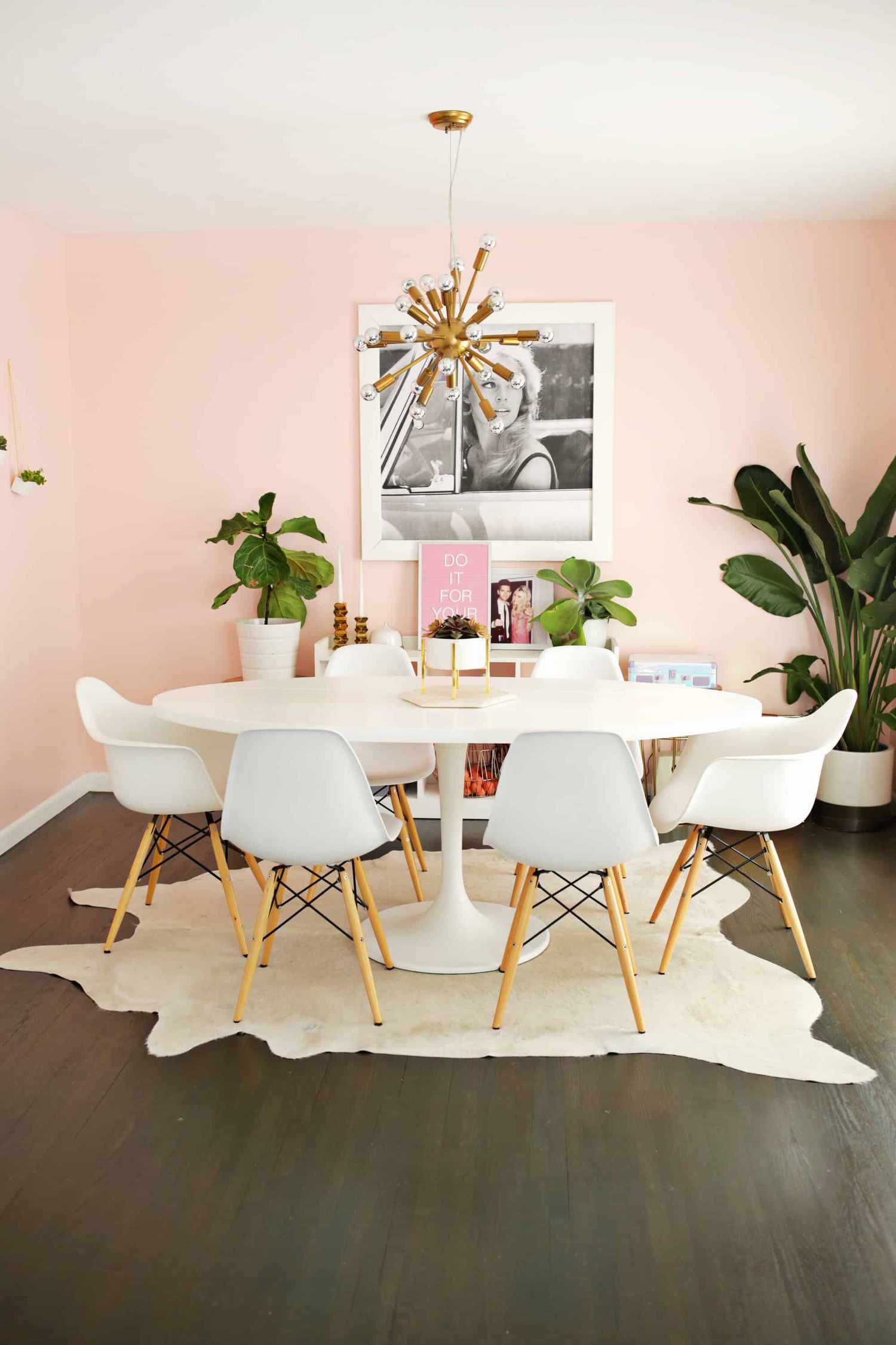 salle à manger de style moderne du milieu du siècle