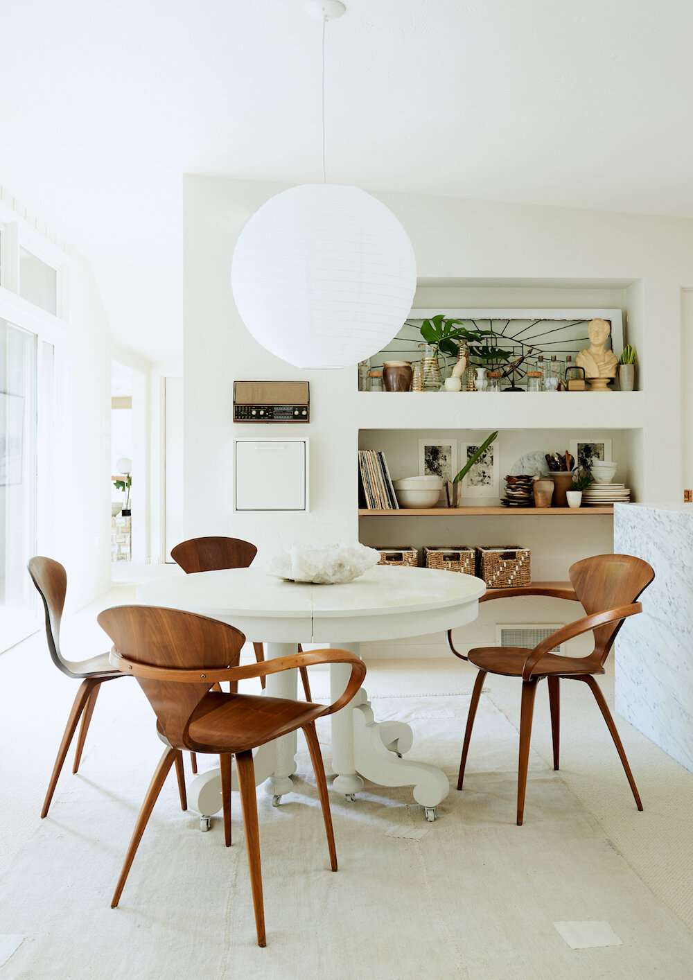 salle à manger moderne du milieu du siècle