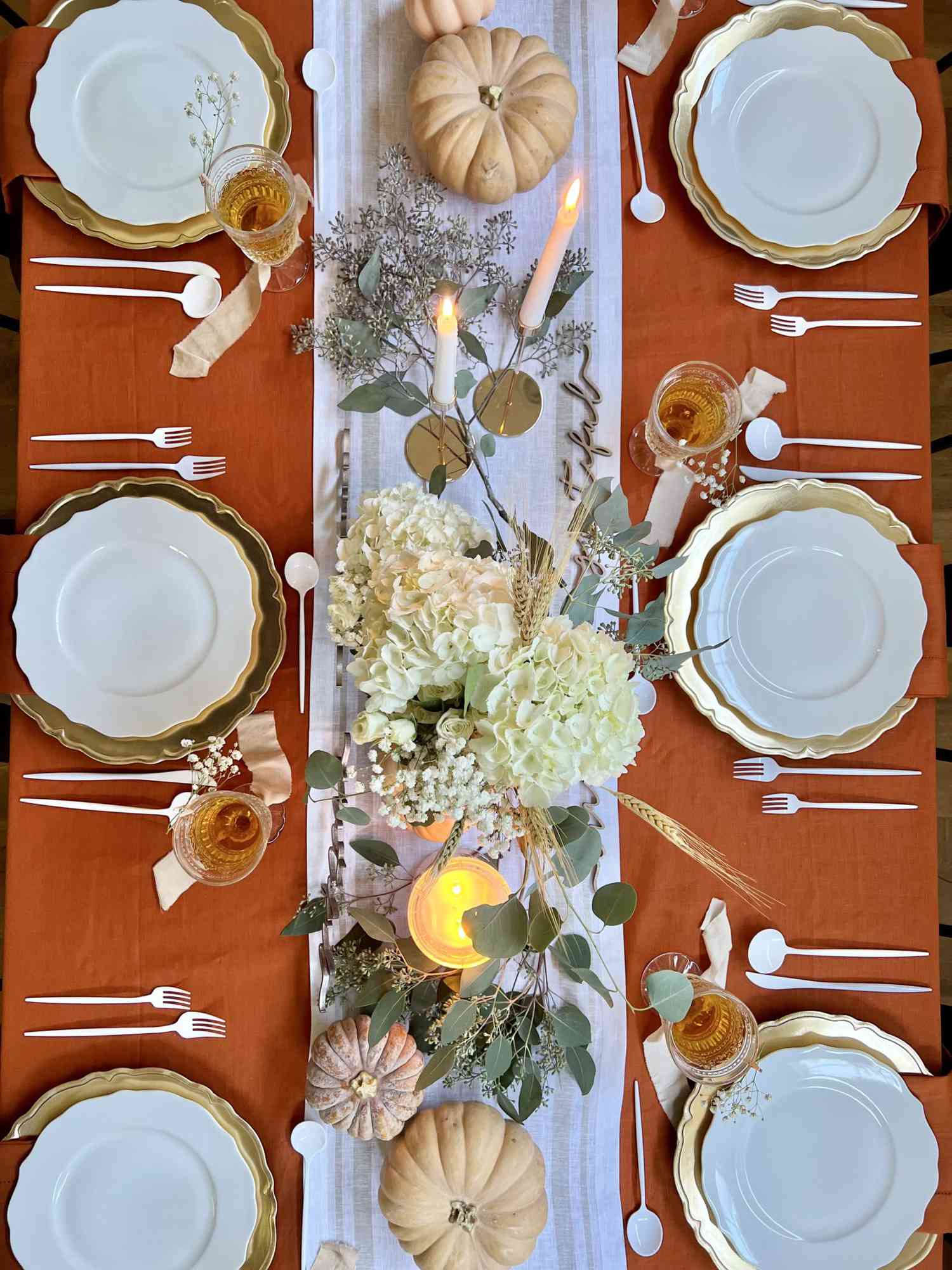 Décor de table orange pour Thanksgiving