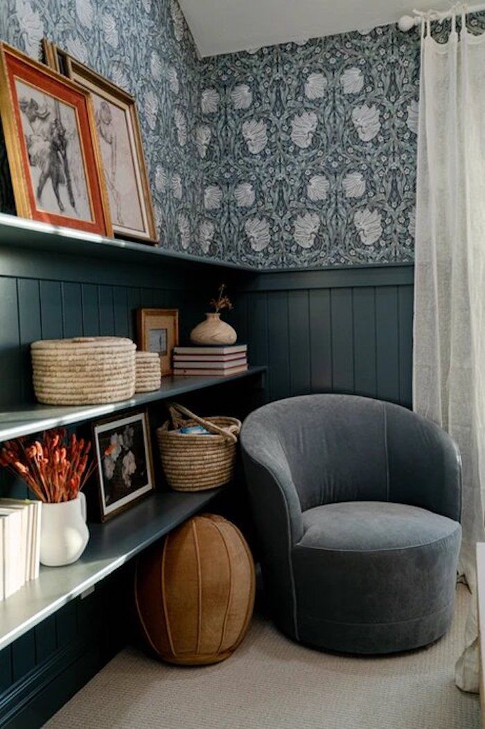 Chambre à coucher rouge et bleu ardoise