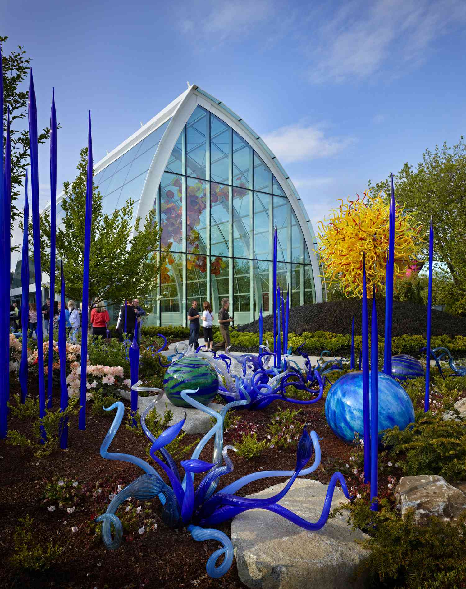 sculptures en verre dans le jardin
