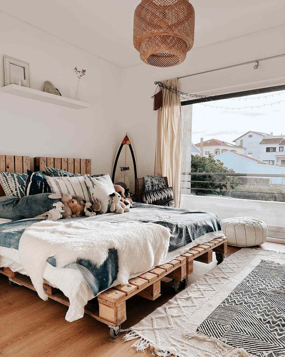 Chambre d'enfant sur le thème du surf