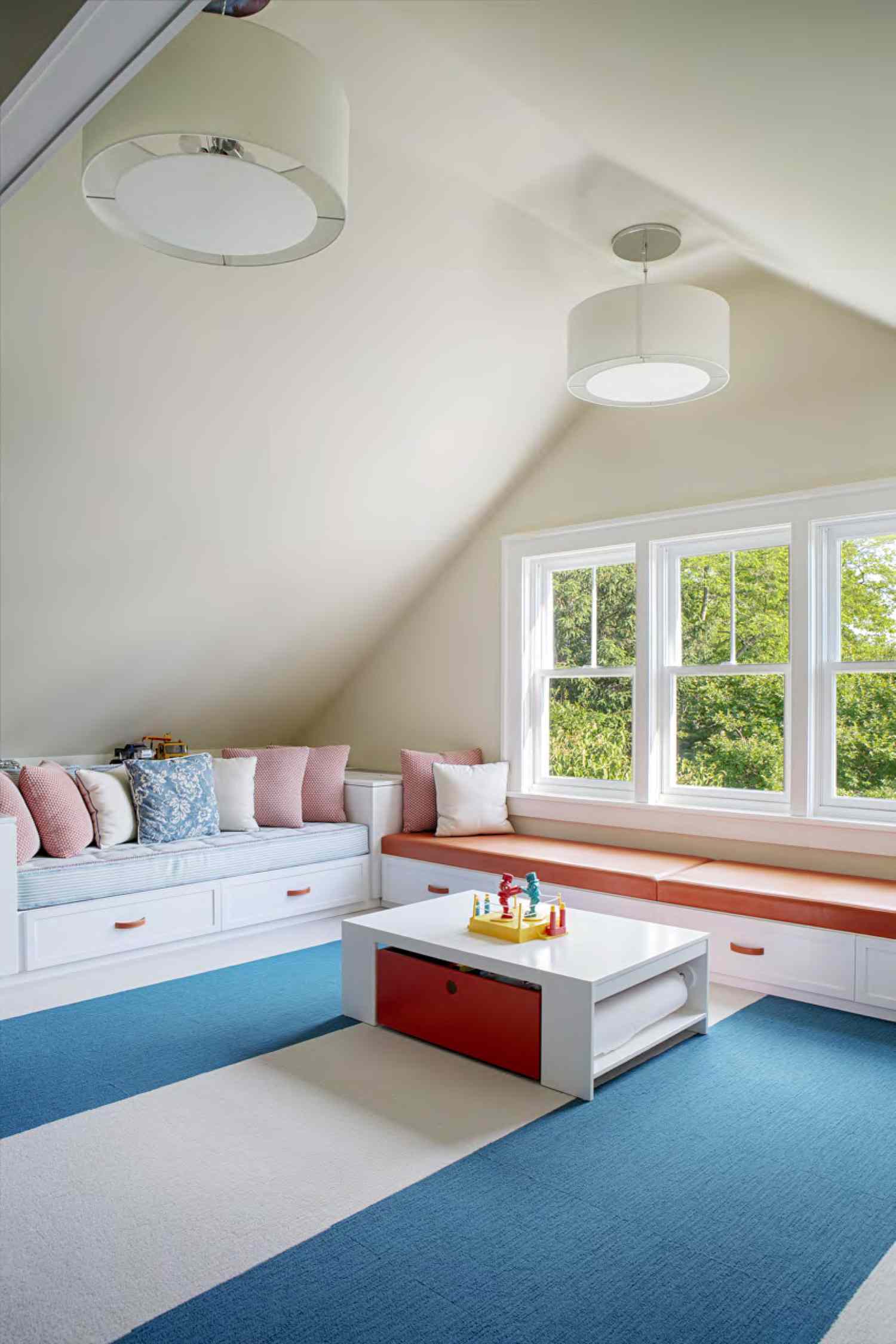 Des couleurs vives dans une chambre d'enfant