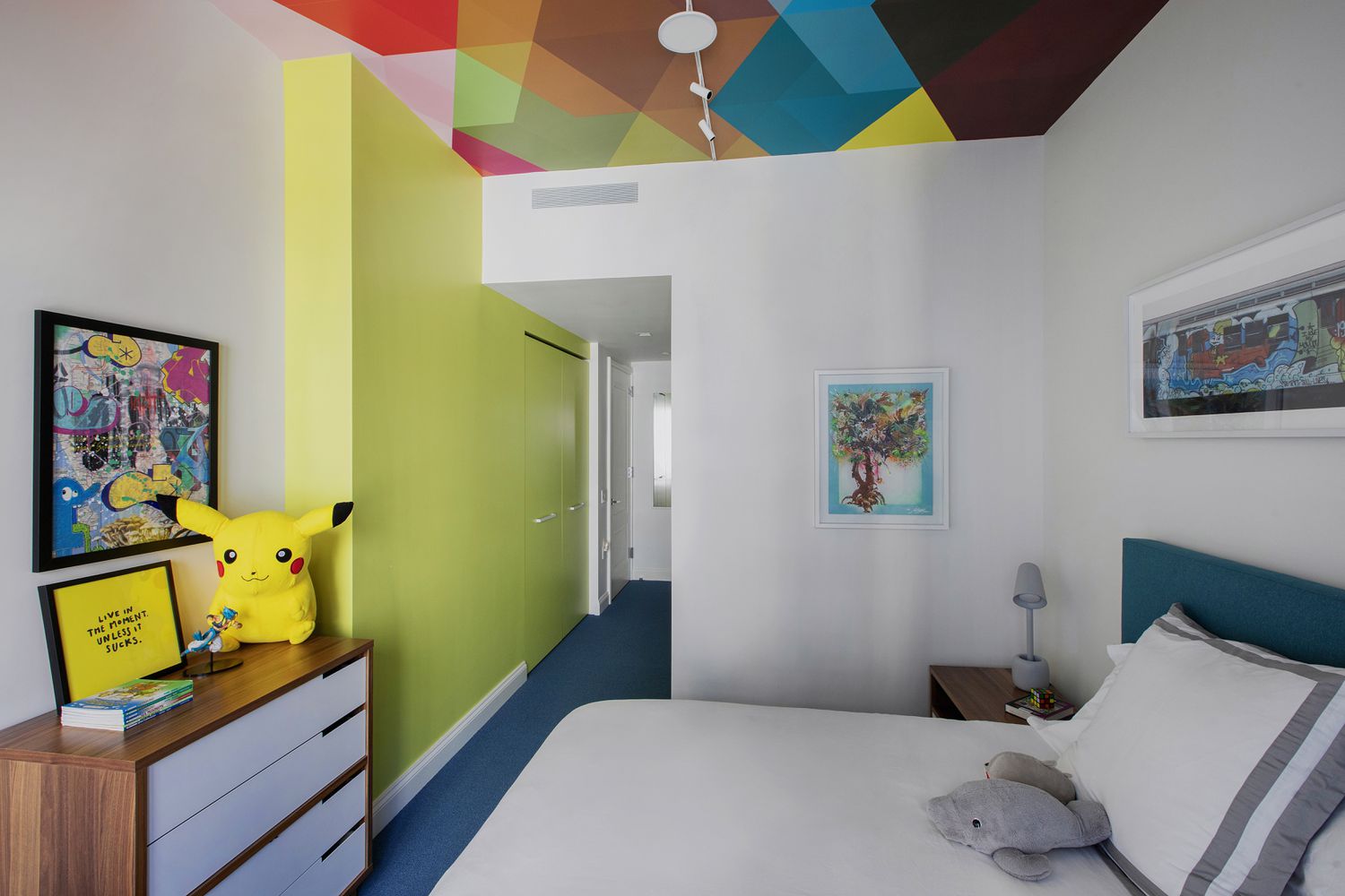 Chambre d'enfant lumineuse et néon