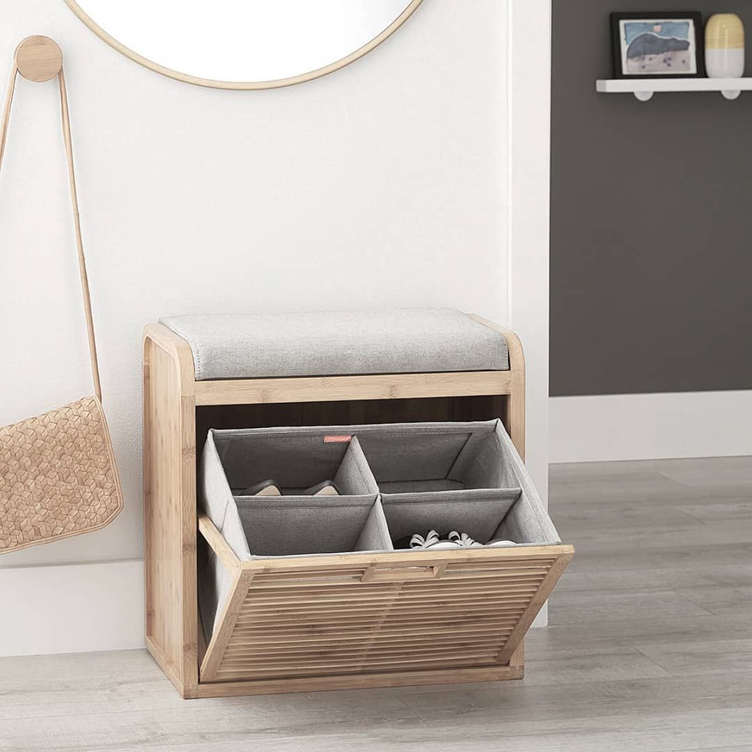 Un banc à chaussures avec rangement caché