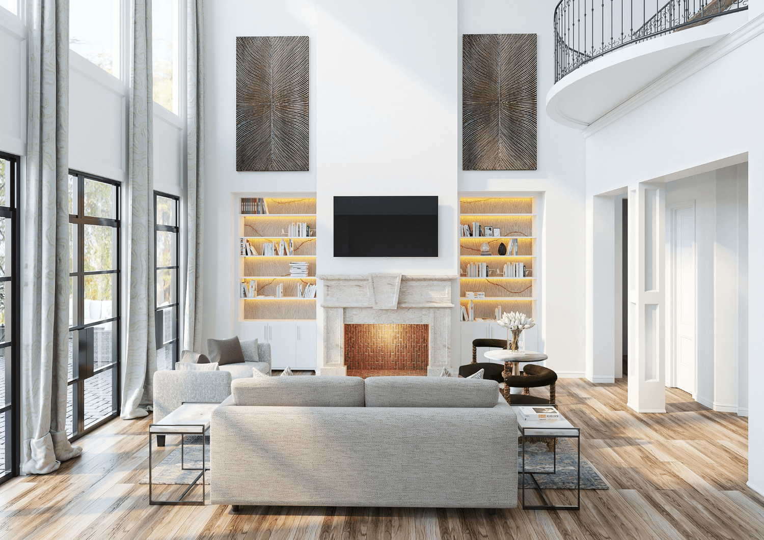 Rideaux gris extra-longs dans un salon à double hauteur de plafond