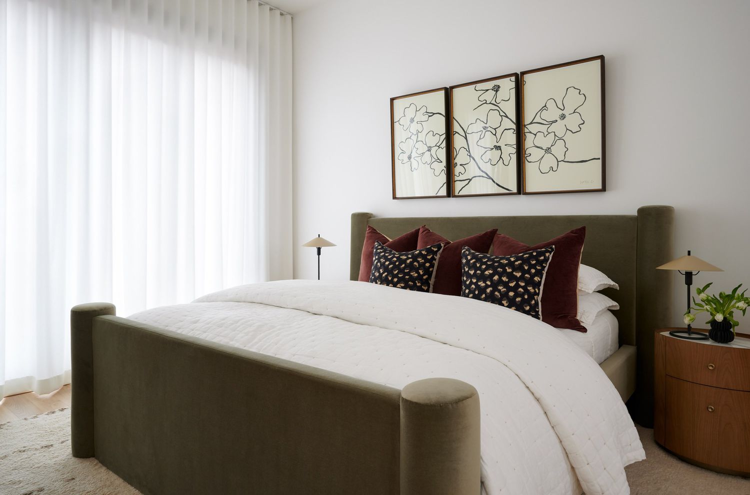 chambre à coucher simple avec des accents minimaux