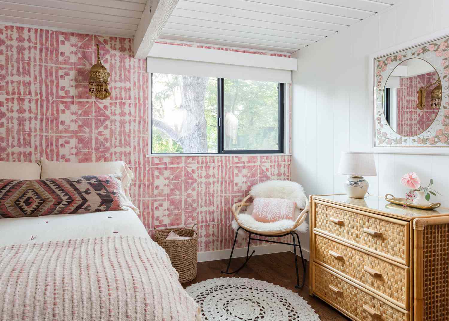 papier peint style boho avec tapis en macramé