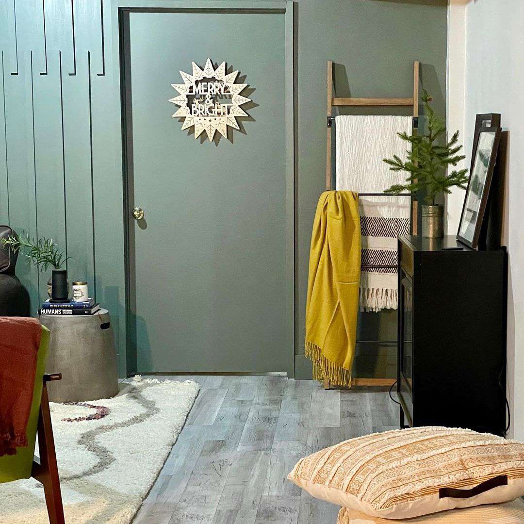 murs et portes de sous-sol verts