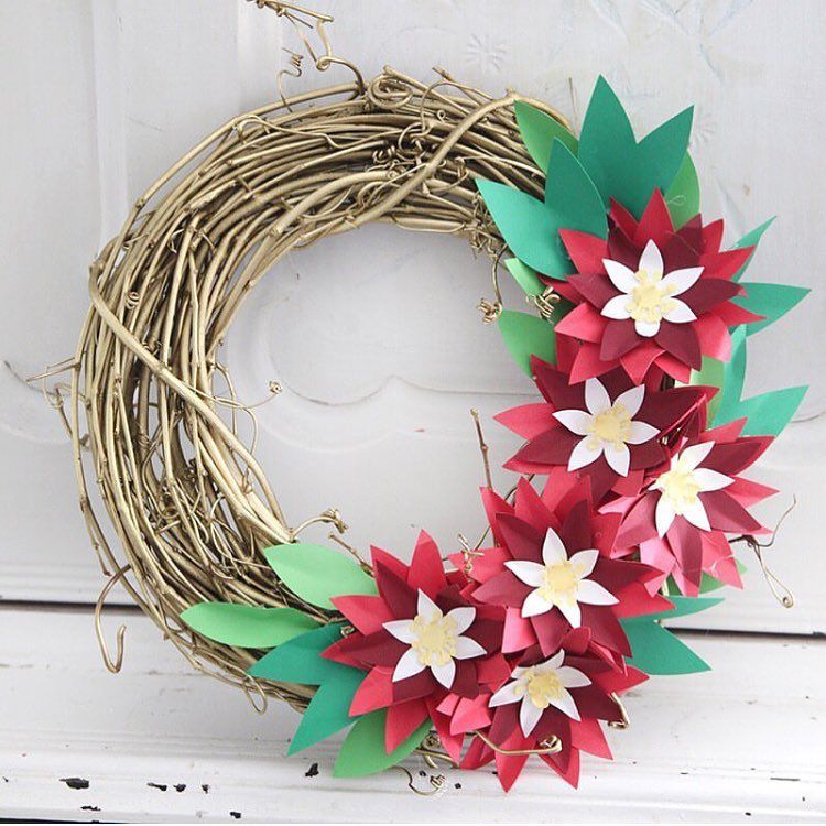 couronne de poinsettia en papier