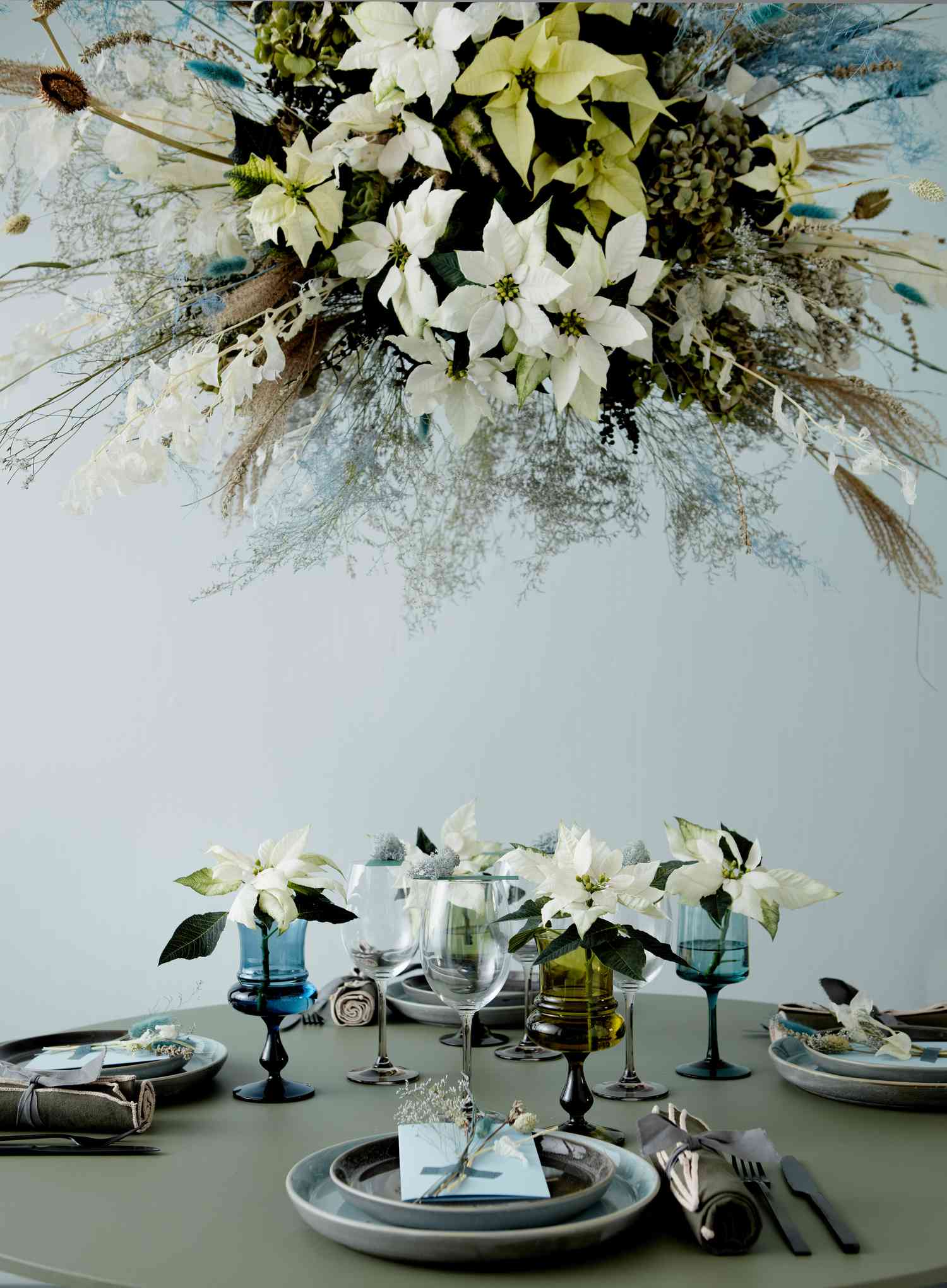 Arrangement de poinsettias suspendus 
