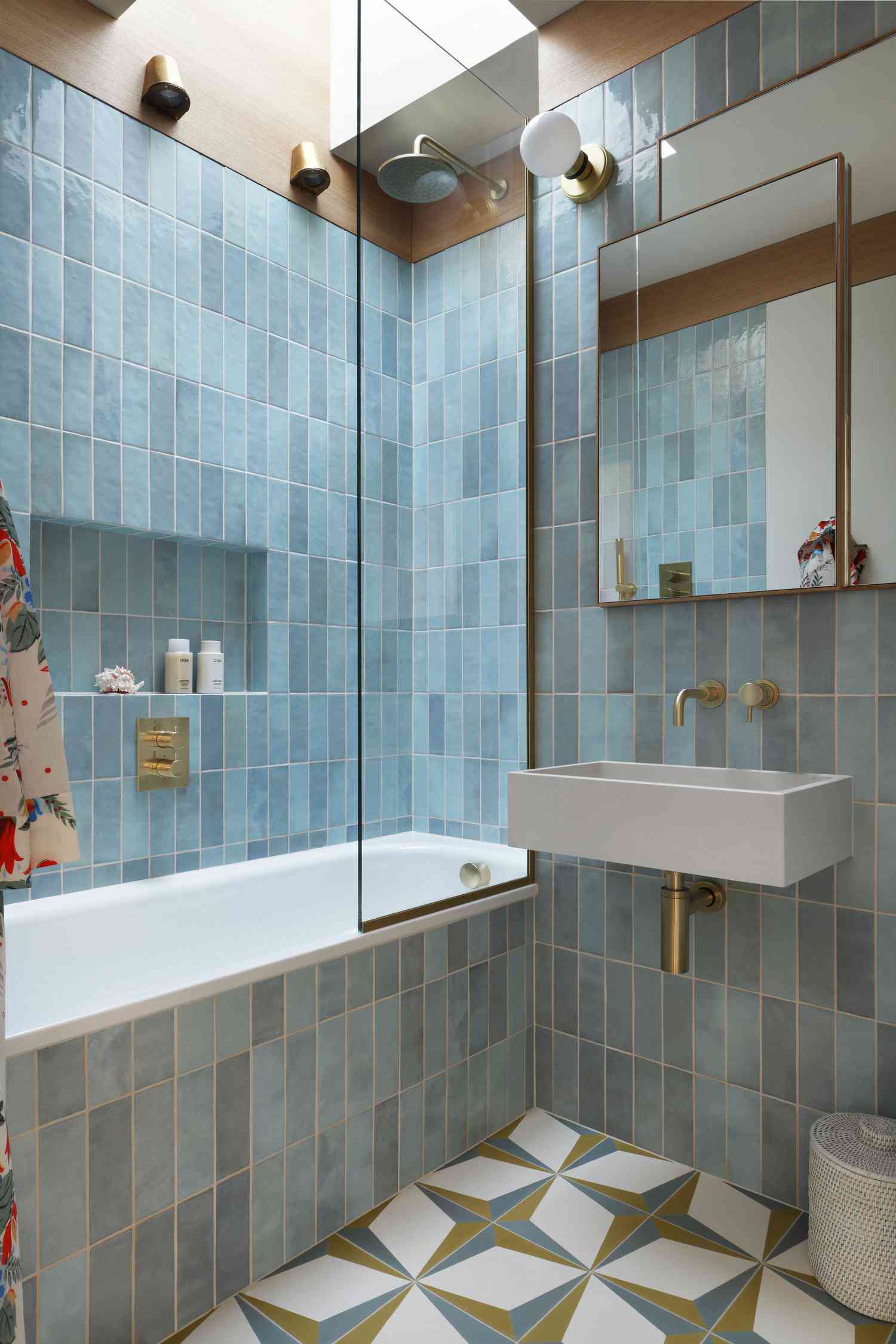 idées de carreaux de baignoire bleus
