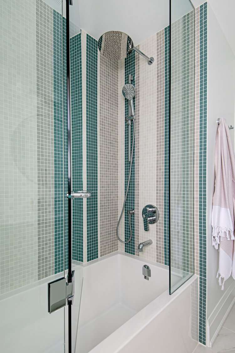 Idées de carreaux de baignoire rayés