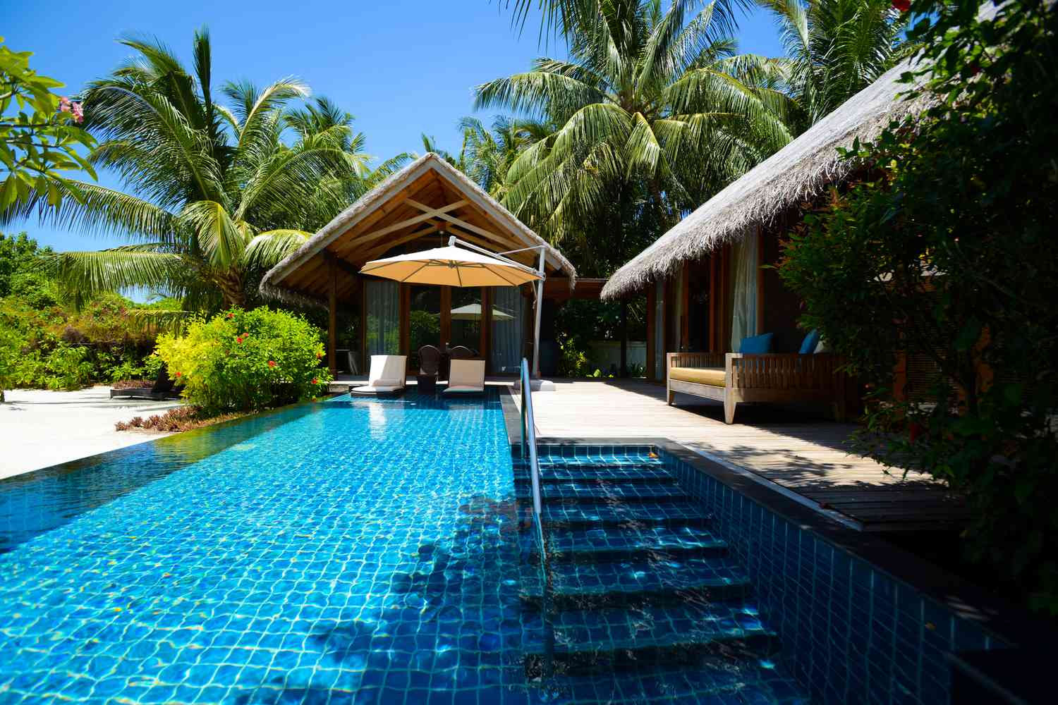 petite cabane de piscine
