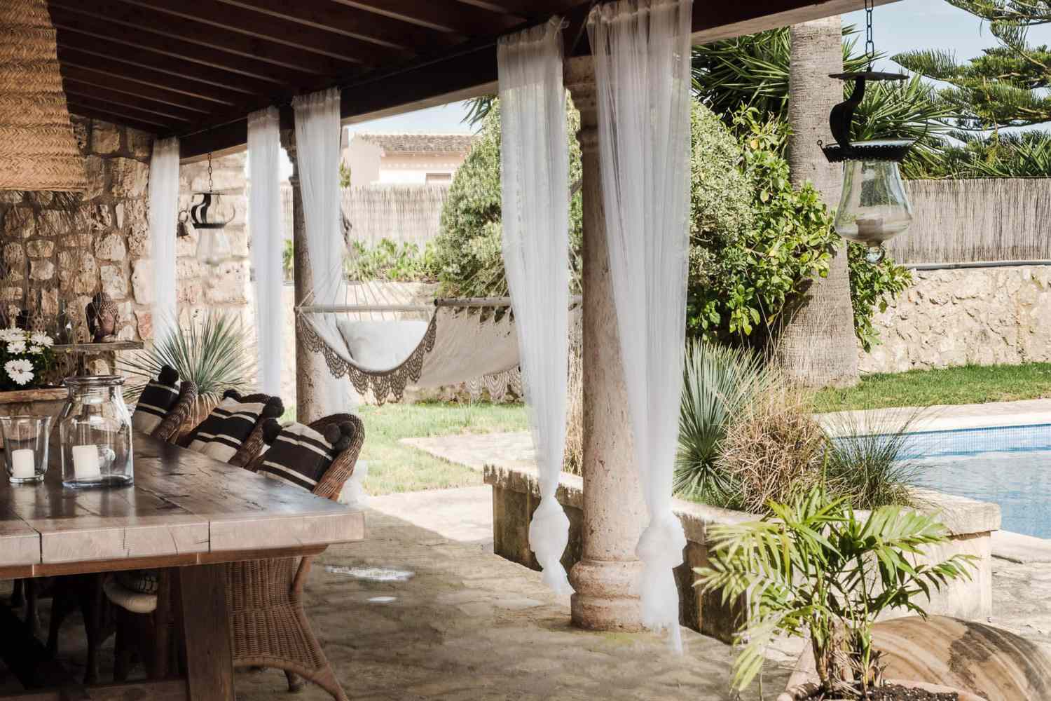 cabane de piscine méditerranéenne
