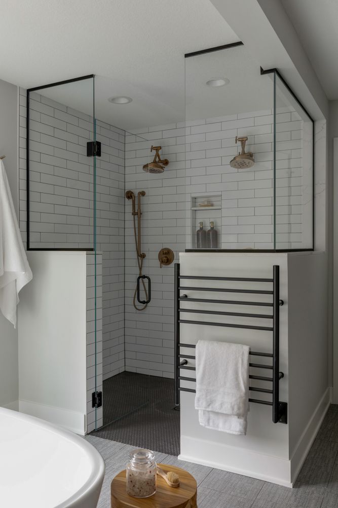douche semi-murale avec porte-serviettes chauffant