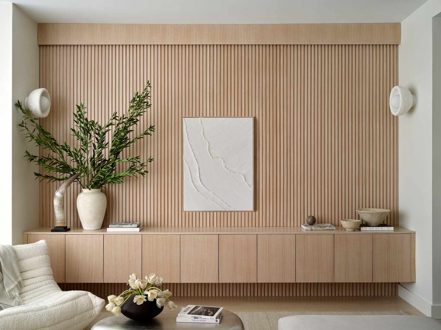 grand mur en lattes de bois