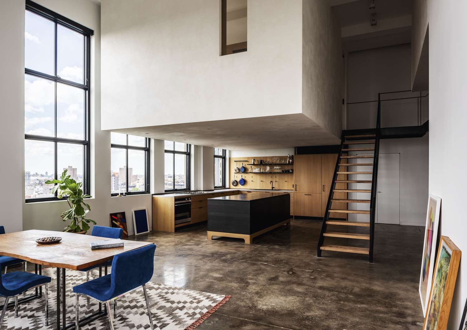 cuisine ouverte dans un espace industriel