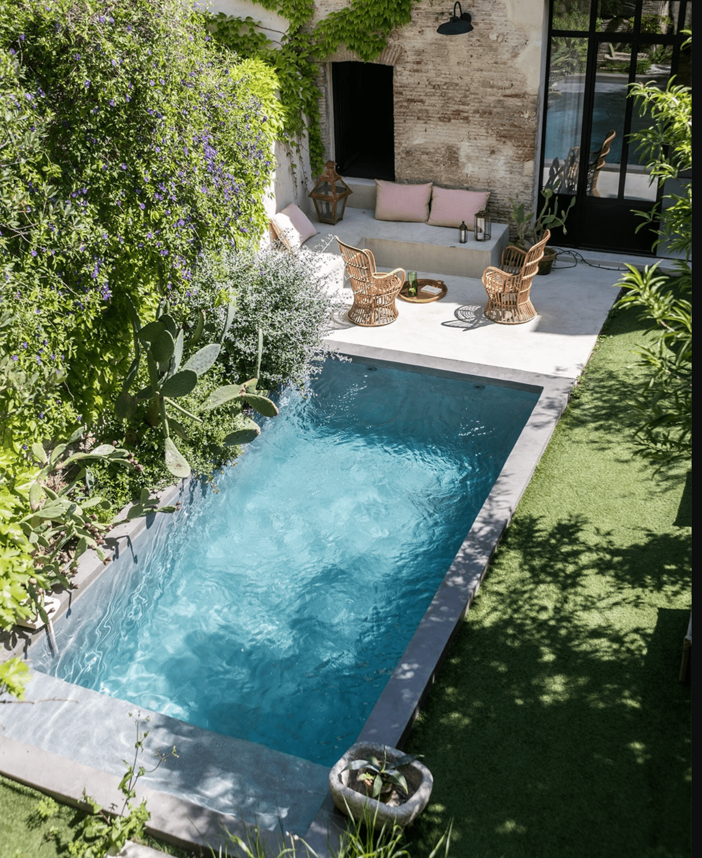 piscine à mi-ombre