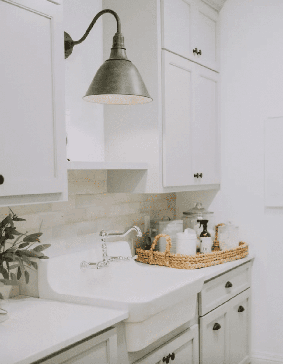linge avec luminaire surdimensionné en nickel