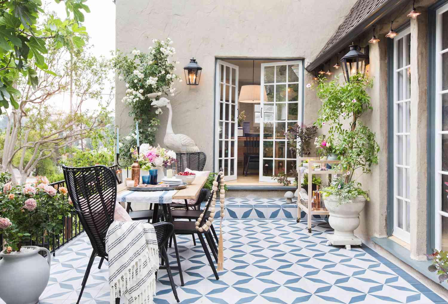 plancher de terrasse bleu et blanc