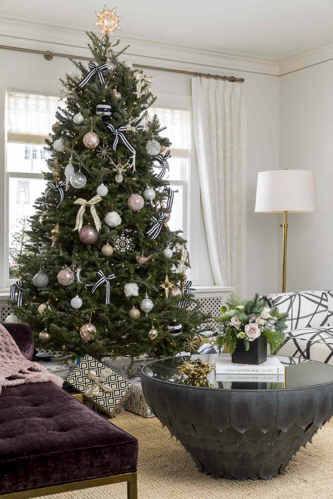 arbre de noël décoré avec des rubans
