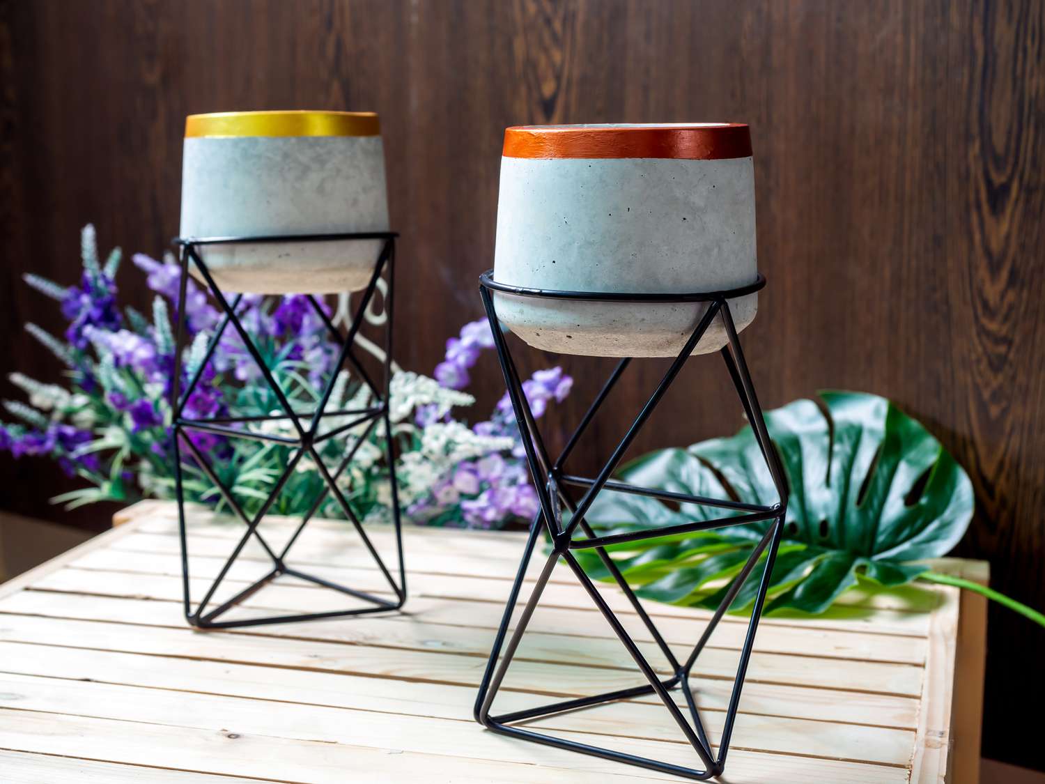 Pot en béton avec support de plante en fer DIY