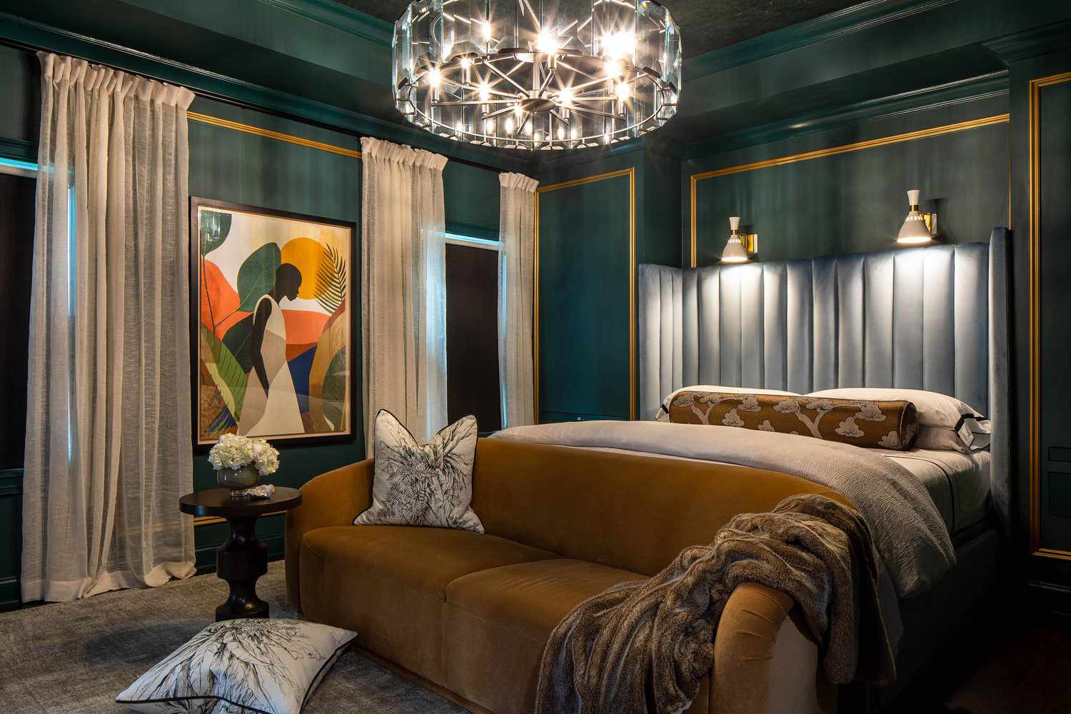 décoration avec des appliques au-dessus du lit