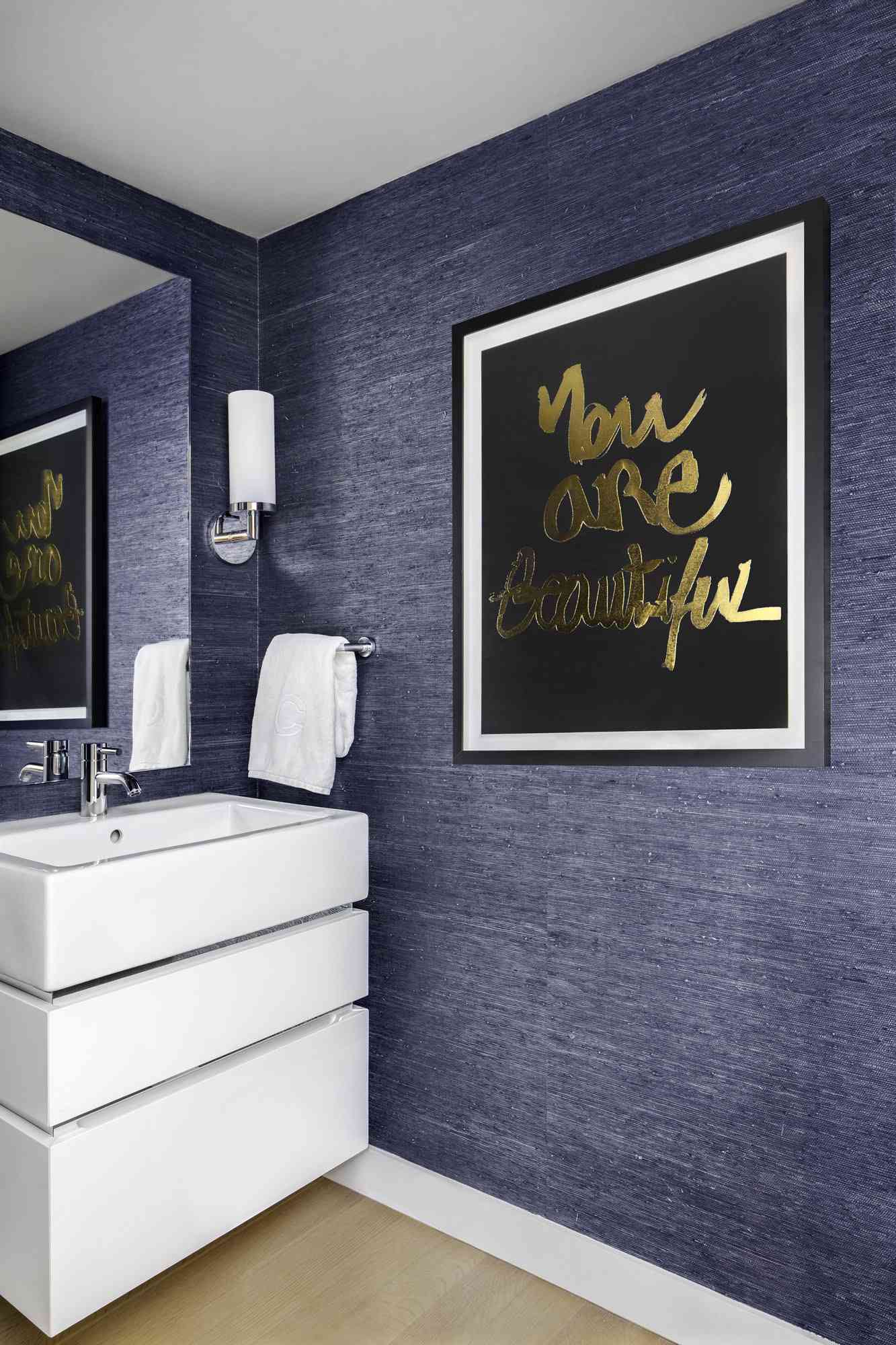 Salle de bain bleue classique