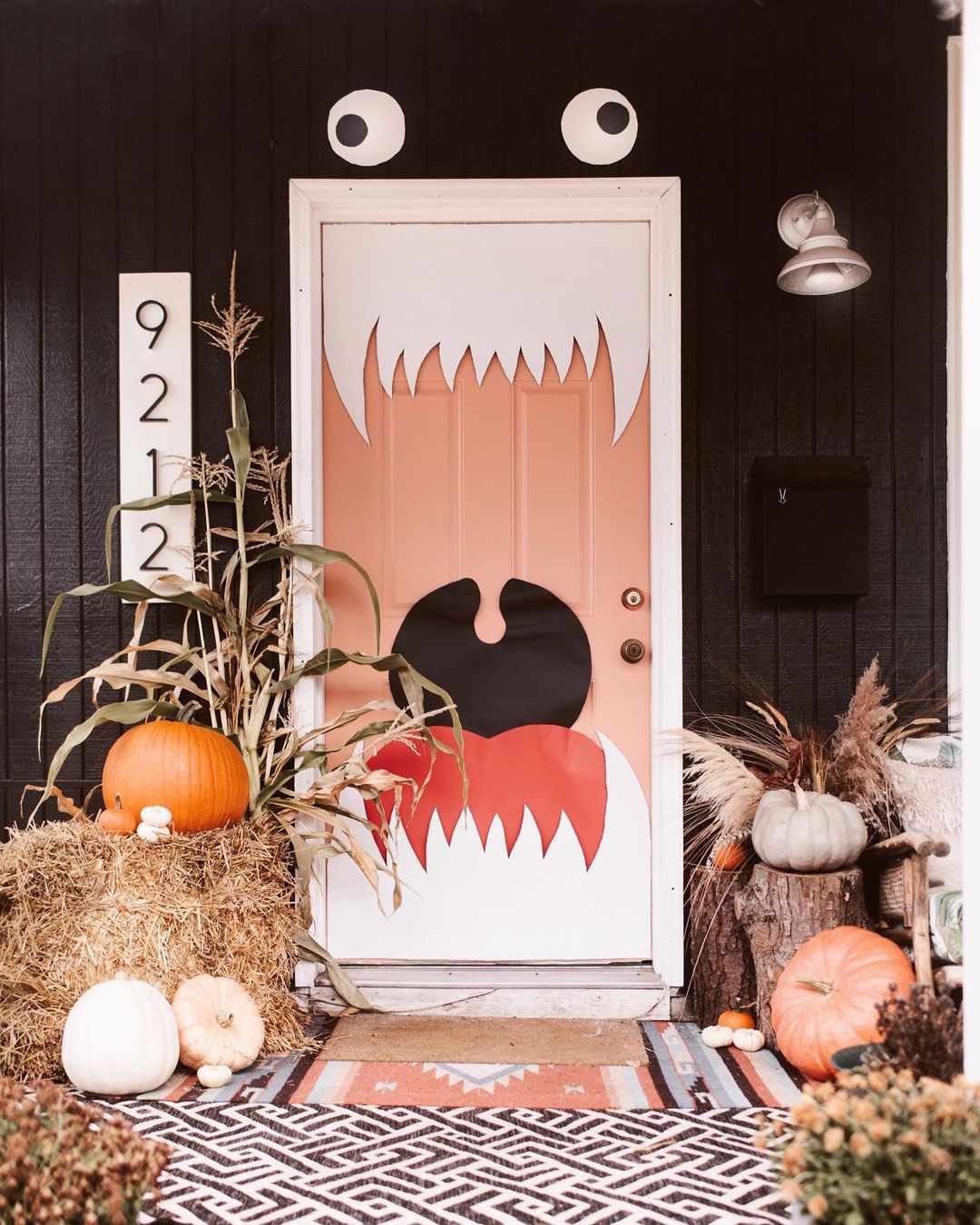 Porte monstre en carton pour Halloween