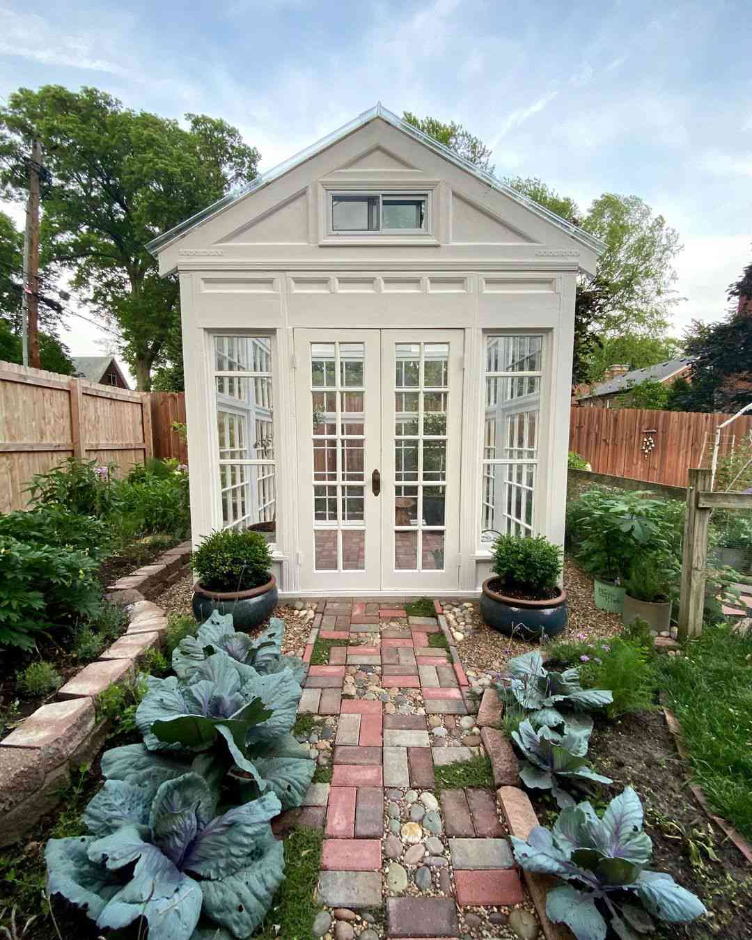 serre dans le jardin